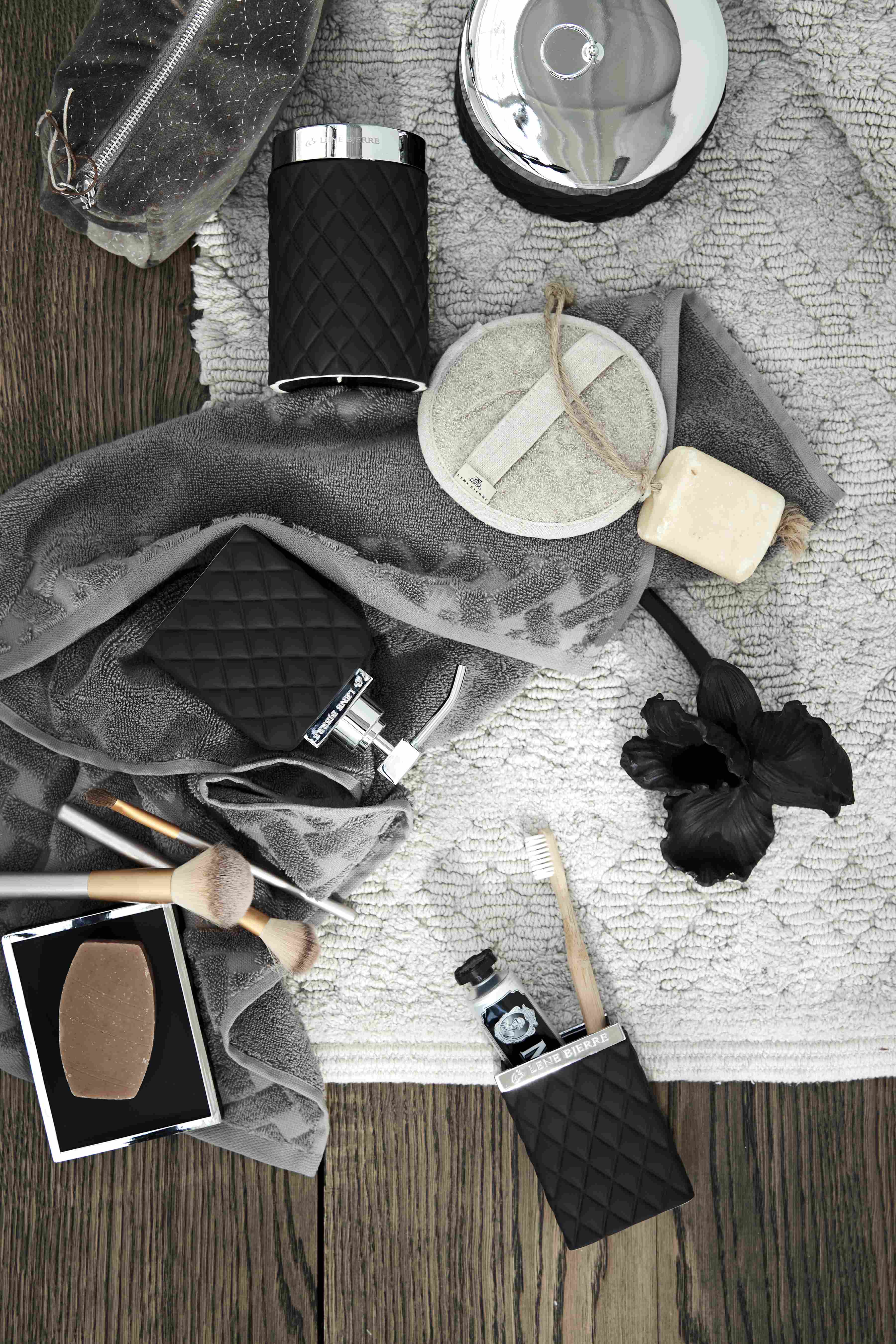 AKCESORIA_LAZIENKOWE_CZARNE_DODATKI_DO_LAZIENKI_LENE_BJERRE_SKLEP_OUTLET_INTENETOWY_DESIGNBYWOMEN